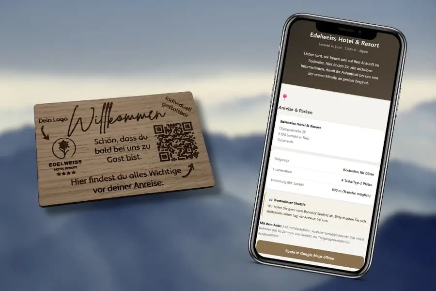Willkommenspost für Hotels mit Holzkarte, QR-Code und mobiler Pre-Arrival-Seite